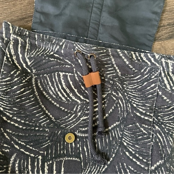 Lu & Elle Paradise Palm Backpack - Picture 6 of 11